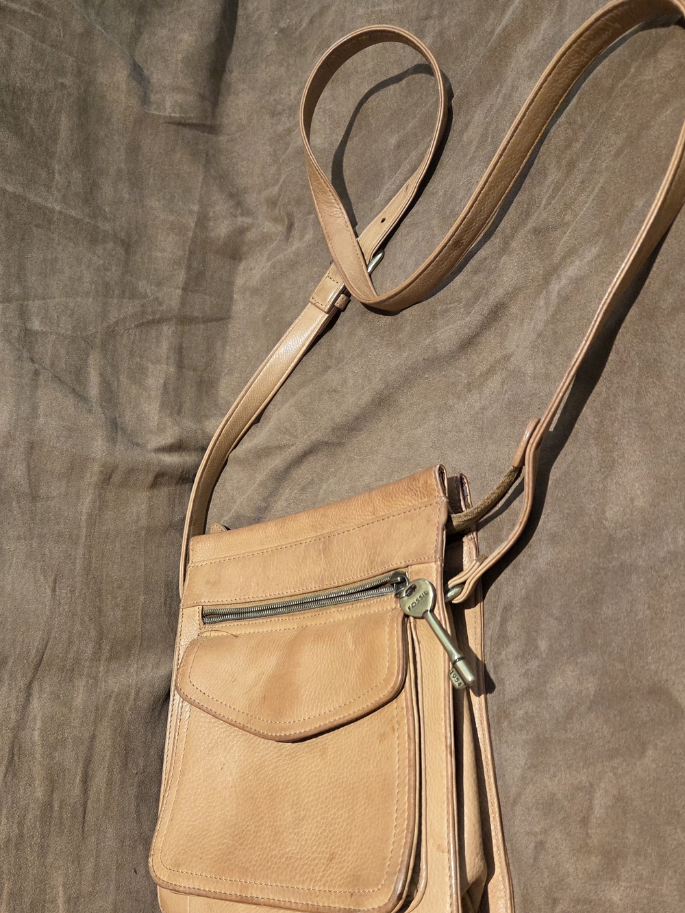 Fossil Tan Leather Crossbody Bag - Classic Everyday Shoulder Bag